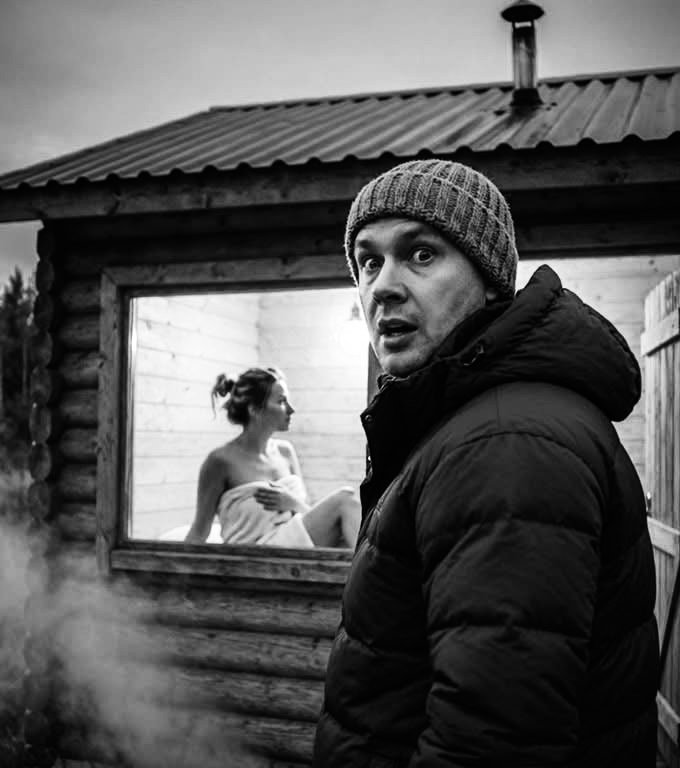 «Муж заподозрил жену в измене — она ходила в баню без него. А когда он тайно пришёл посмотреть…» История о том, как ревность едва не разрушила семью, а правда оказалась сильнее подозрений