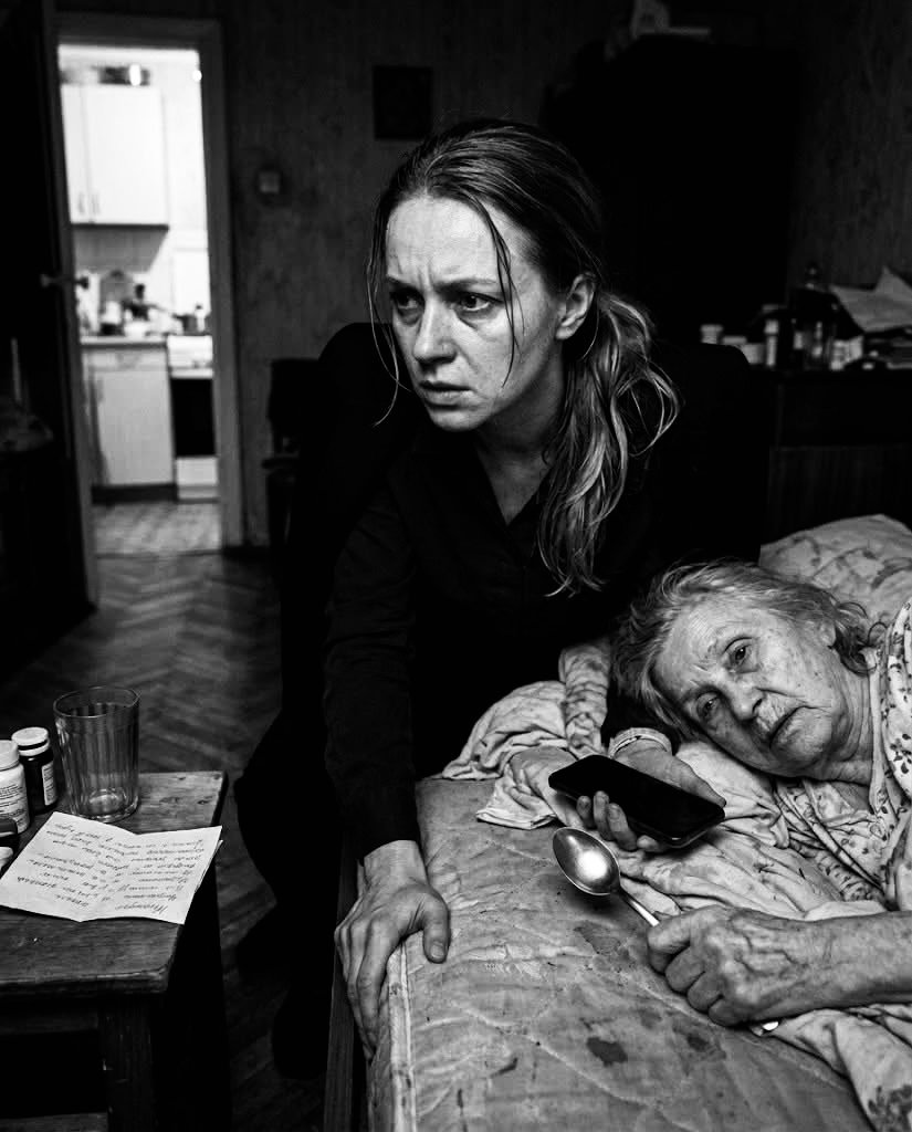 «Муж поехал с матерью на 3 дня, оставив мне записку: “Доглянь стару в дальній комнате”»: История, которая разрушила семью и раскрыла страшную тайну