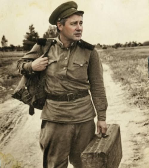 Сентябрь 1944. Отец вернулся с войны не героем, а калекой, променяв нас на сварливую вдову с крикливым голосом и тяжелой рукой Сентябрь 1944 года выдался в селе Заозёрье на удивление сухим и звонким.