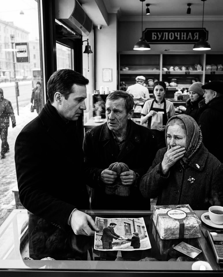 «У вас не найдётся просроченного торта для моей жены?» – тихо спросил старик. А бизнесмен за соседним столиком вдруг перестал пить кофе