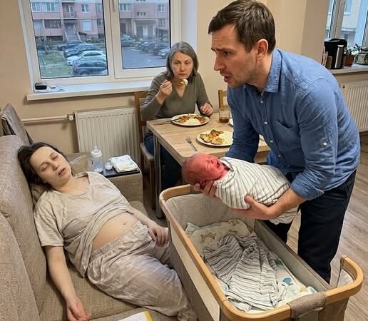 Я вернулся домой намного раньше, чем собирался, и увидел жену