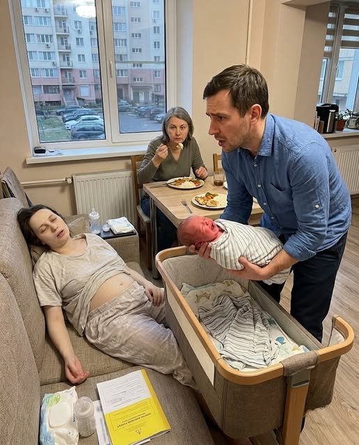 Я вернулся домой намного раньше, чем собирался, и увидел жену
