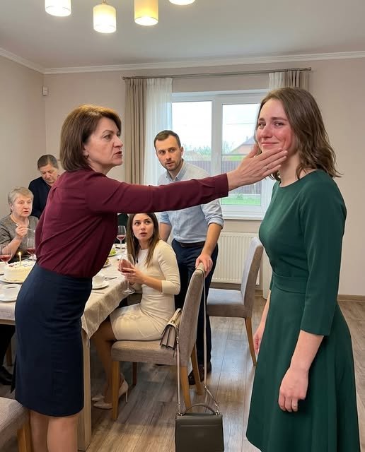 На вечеринке в честь моей помолвки мама потребовала, чтобы я отдала