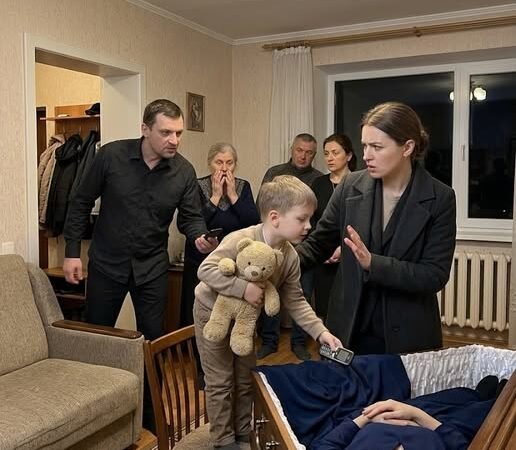 Мой восьмилетний племянник весь вечер не отходил от