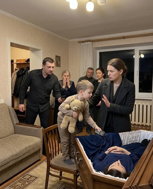Мой восьмилетний племянник весь вечер не отходил от
