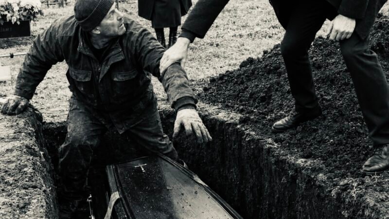 «Реальная история из жизни: муж похоронил меня заживо, а спасла собака»